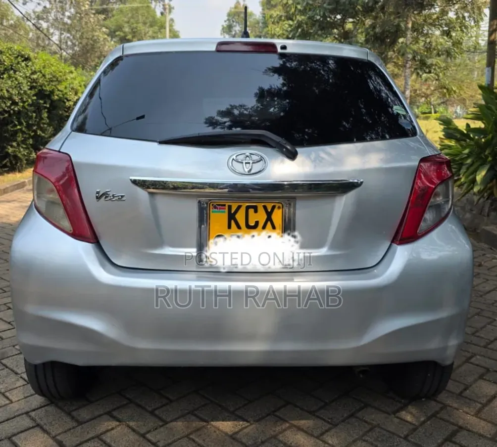Toyota Vitz 2012 Silver
