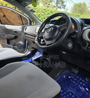Toyota Vitz 2012 Silver