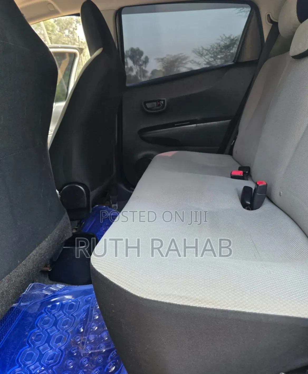 Toyota Vitz 2012 Silver
