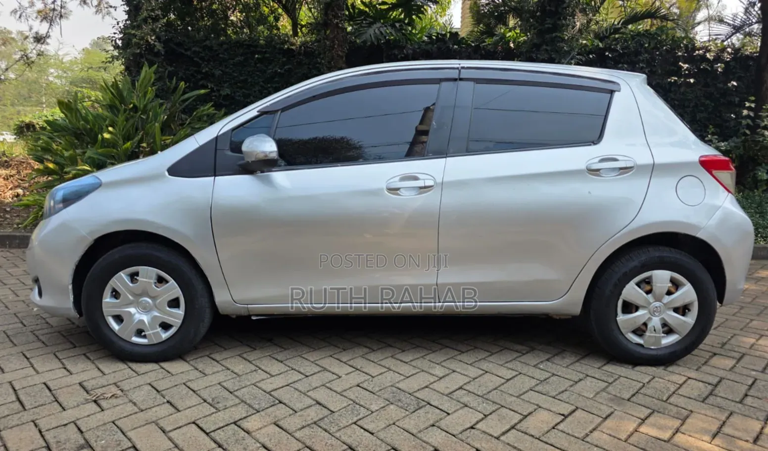 Toyota Vitz 2012 Silver