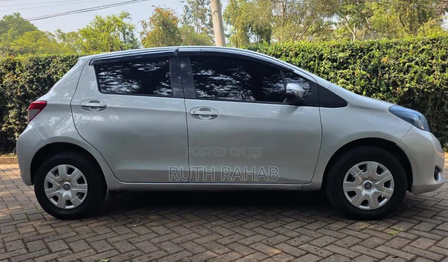 Toyota Vitz 2012 Silver