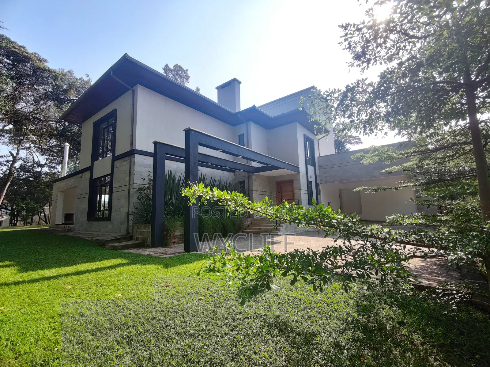 5bdrm Mansion in Hardy for sale
