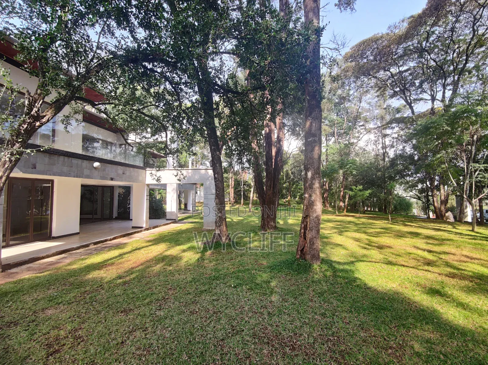 5bdrm Mansion in Hardy for sale