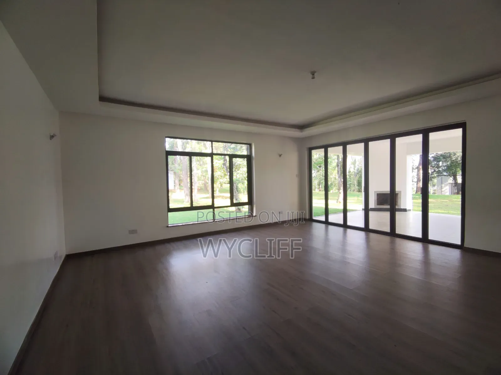 5bdrm Mansion in Hardy for sale