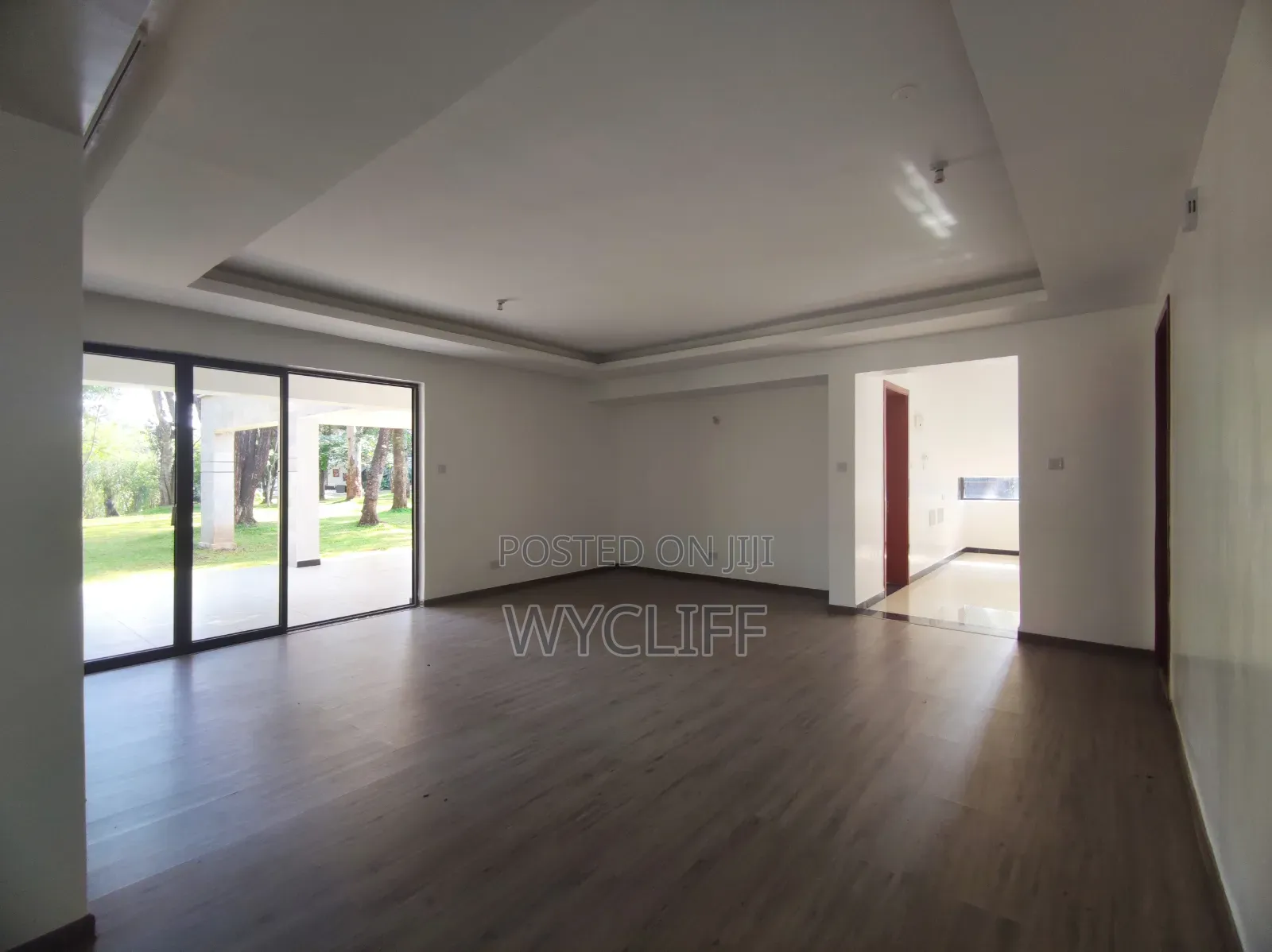 5bdrm Mansion in Hardy for sale