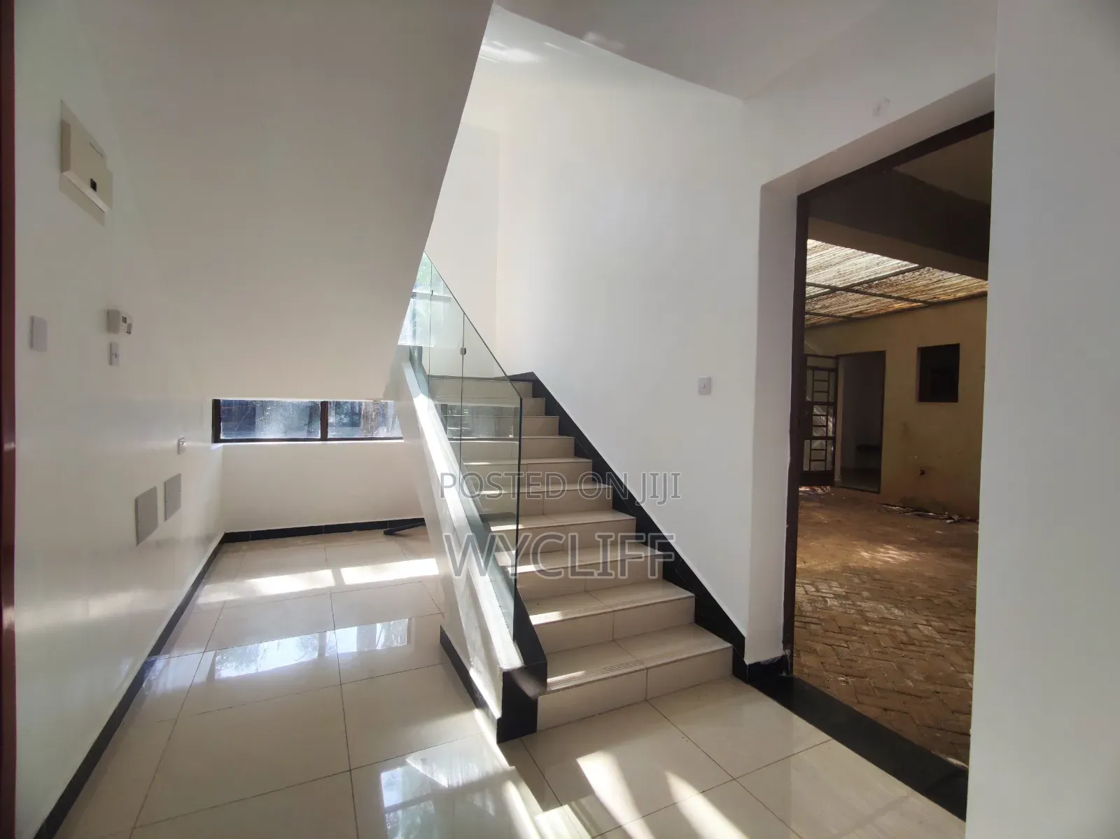 5bdrm Mansion in Hardy for sale