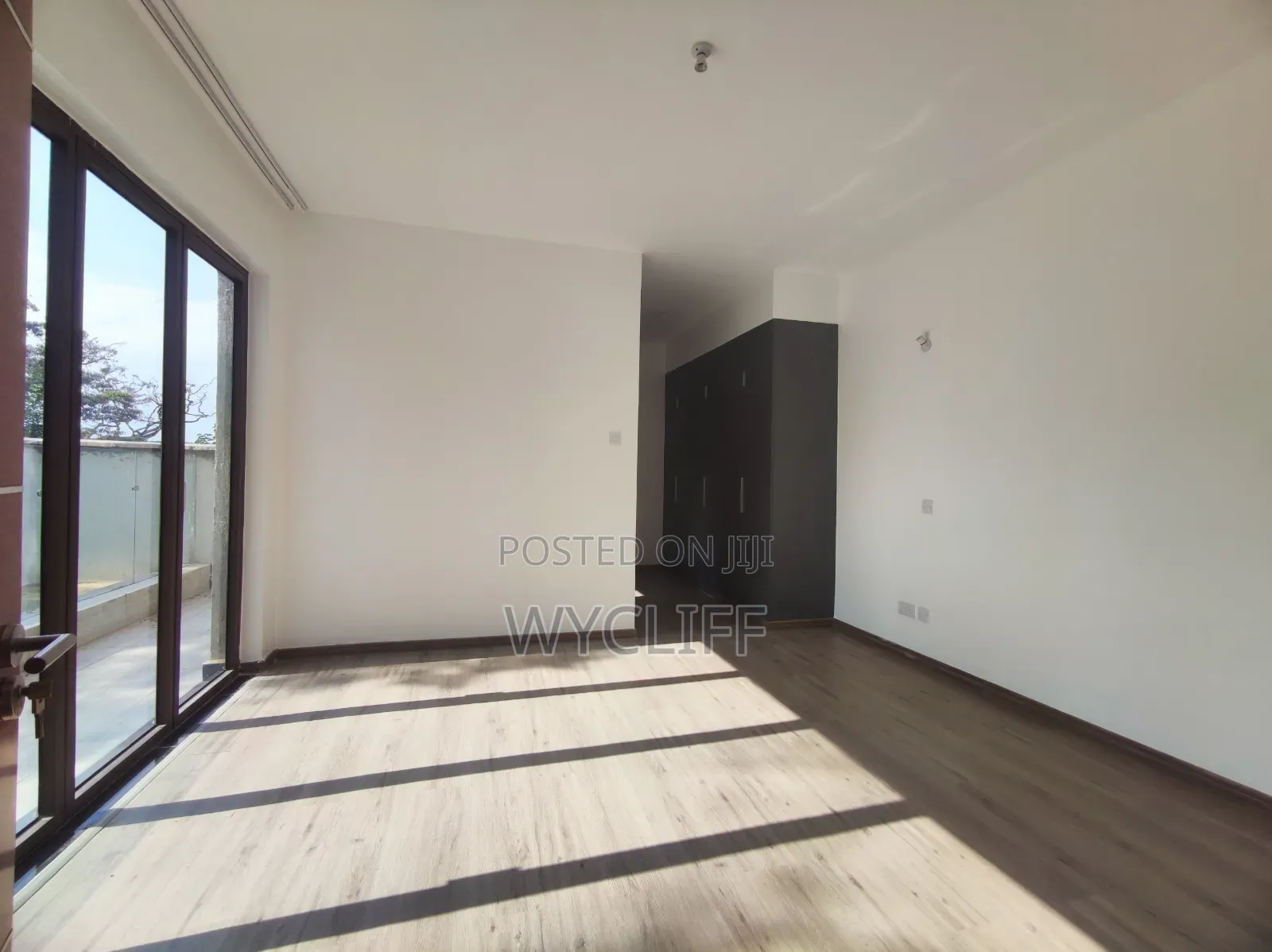 5bdrm Mansion in Hardy for sale