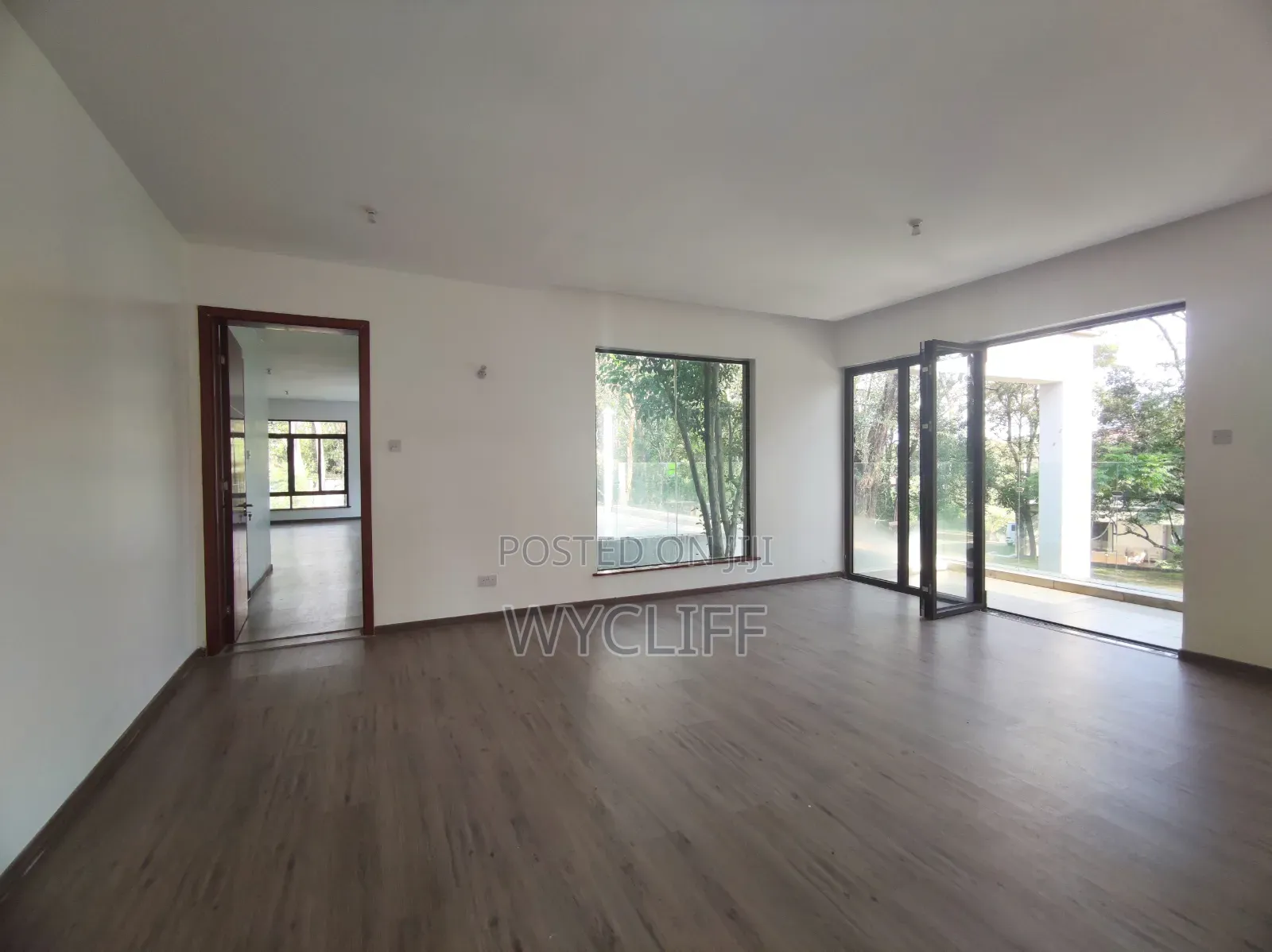 5bdrm Mansion in Hardy for sale