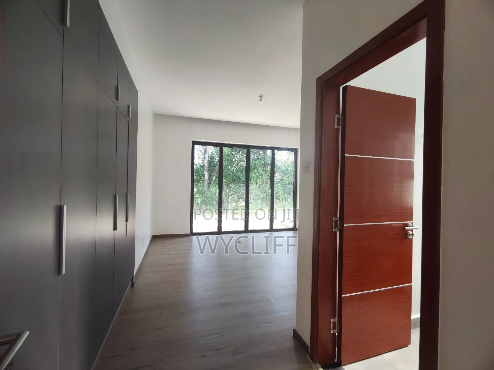 5bdrm Mansion in Hardy for sale