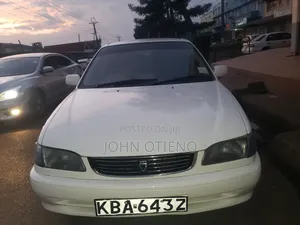 Toyota Corolla 2000 White