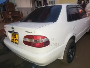 Toyota Corolla 2000 White