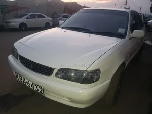 Toyota Corolla 2000 White