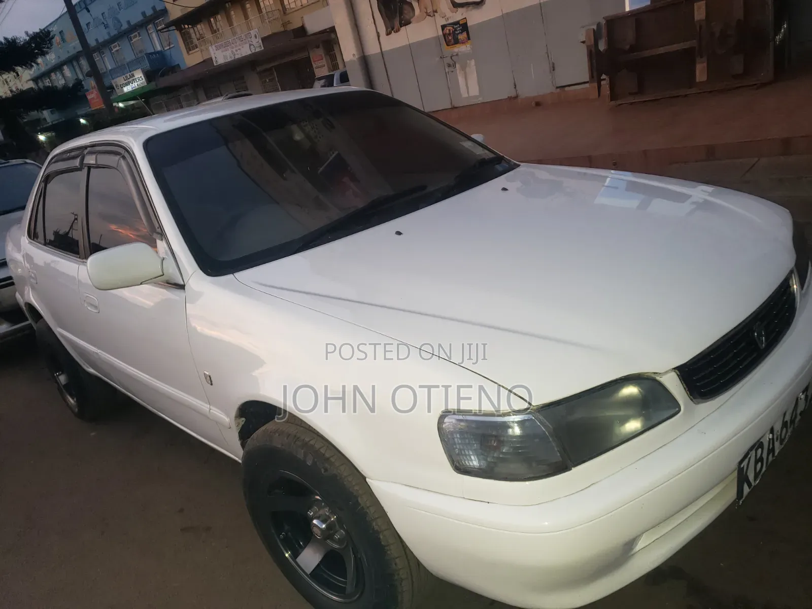 Toyota Corolla 2000 White
