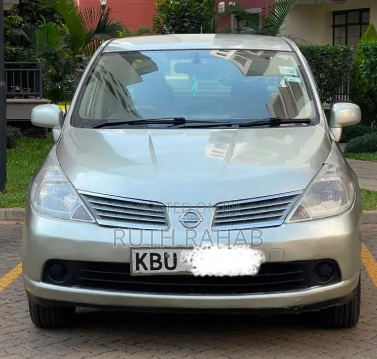 Nissan Tiida 2009 Gold