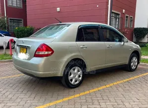 Nissan Tiida 2009 Gold
