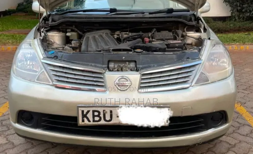Nissan Tiida 2009 Gold