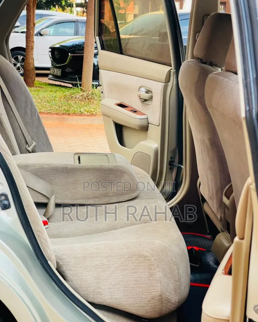 Nissan Tiida 2009 Gold