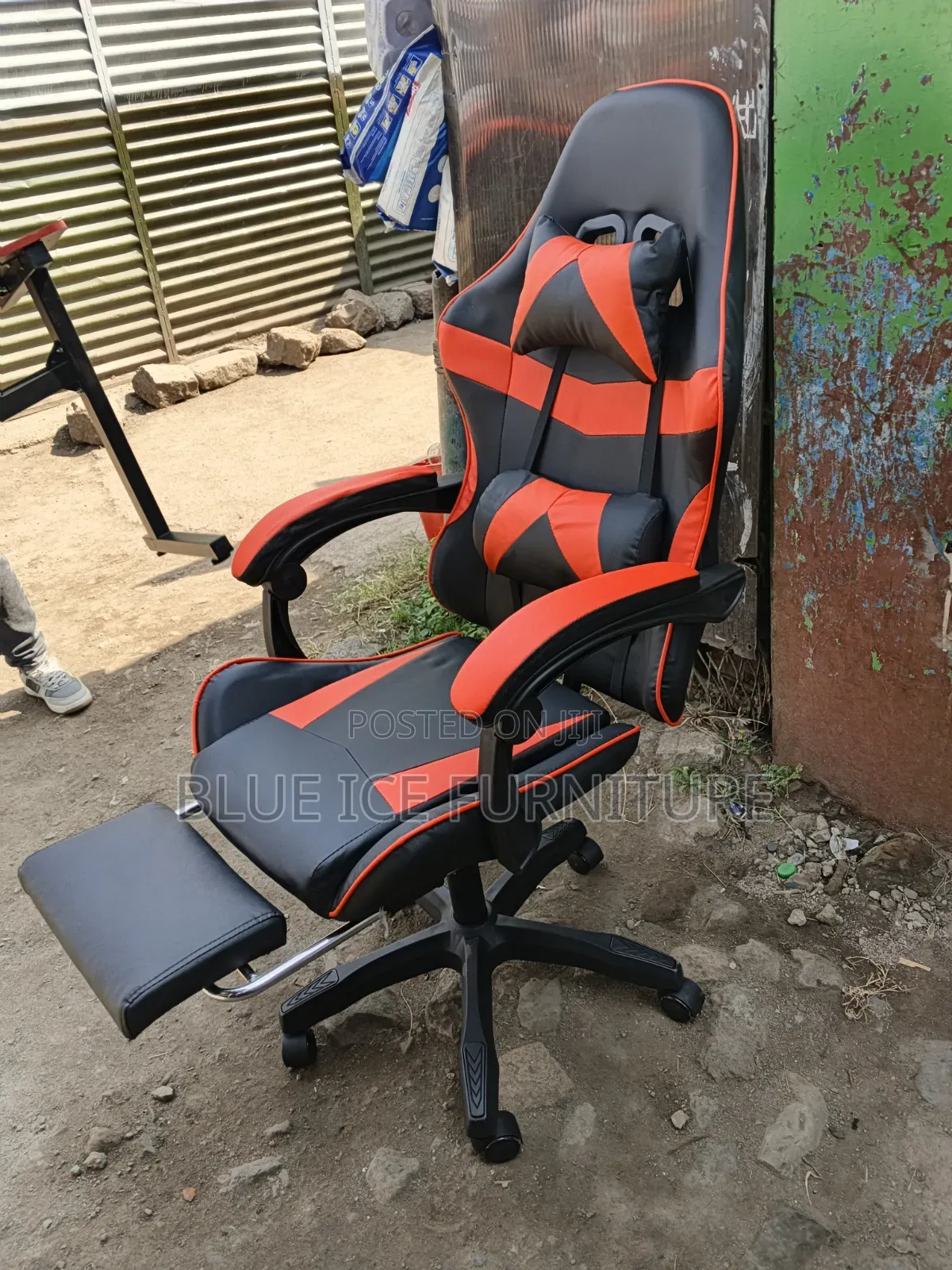 Gaming Chair With Footrest