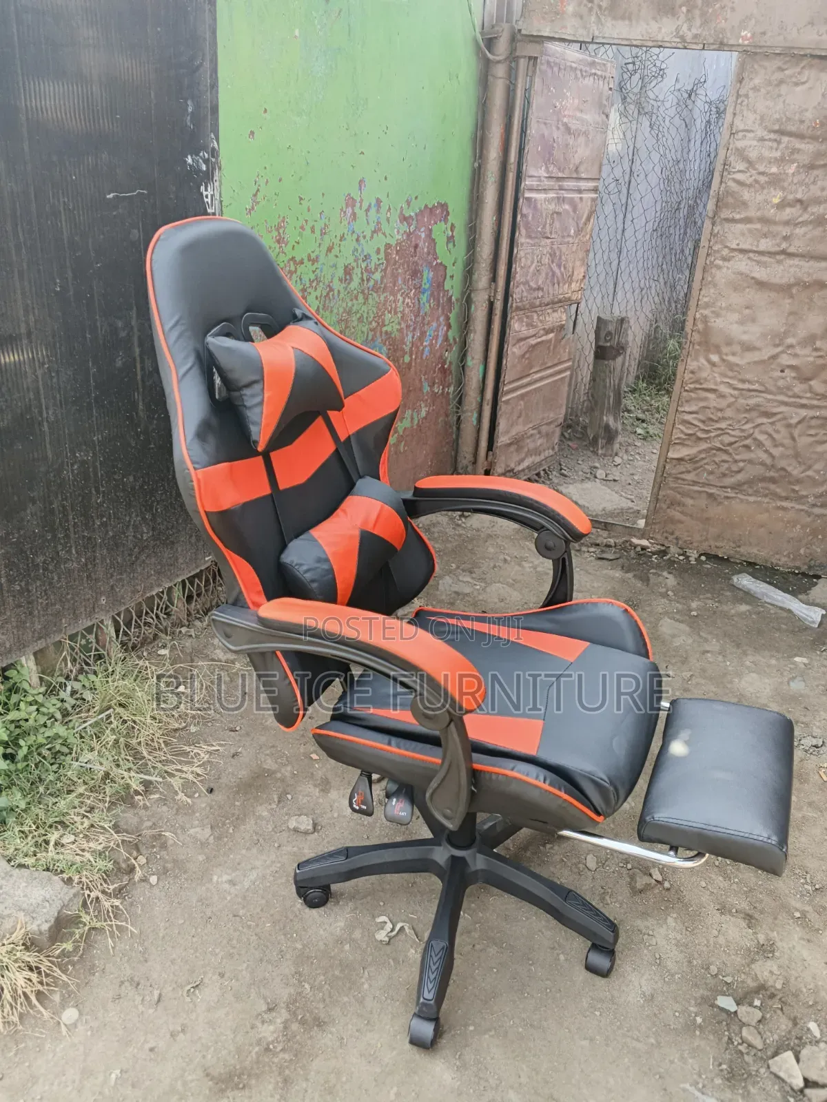 Gaming Chair With Footrest