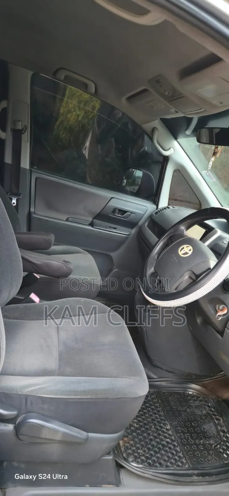Toyota Noah 2011 Silver