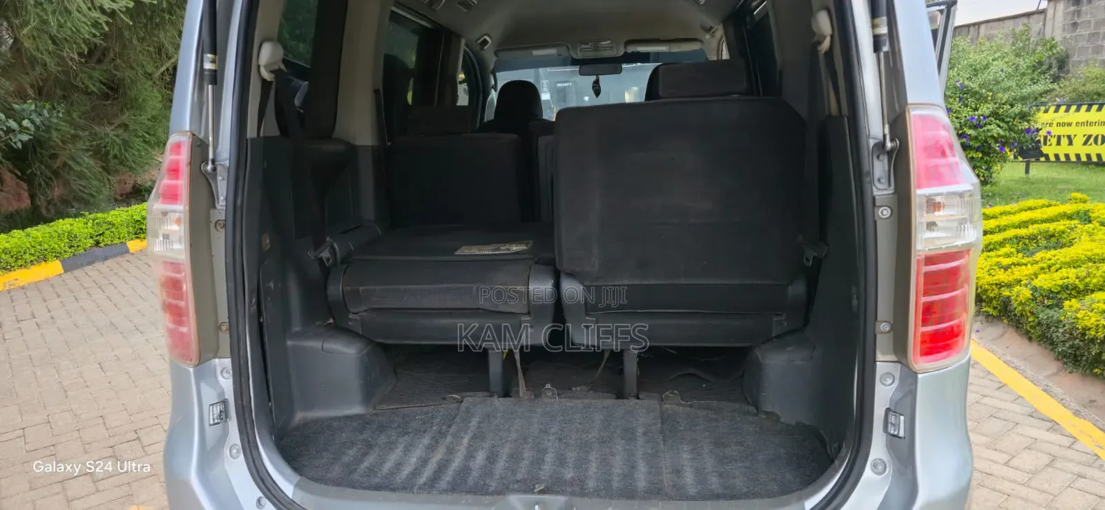 Toyota Noah 2011 Silver
