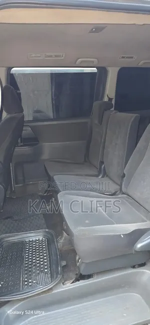 Toyota Noah 2011 Silver