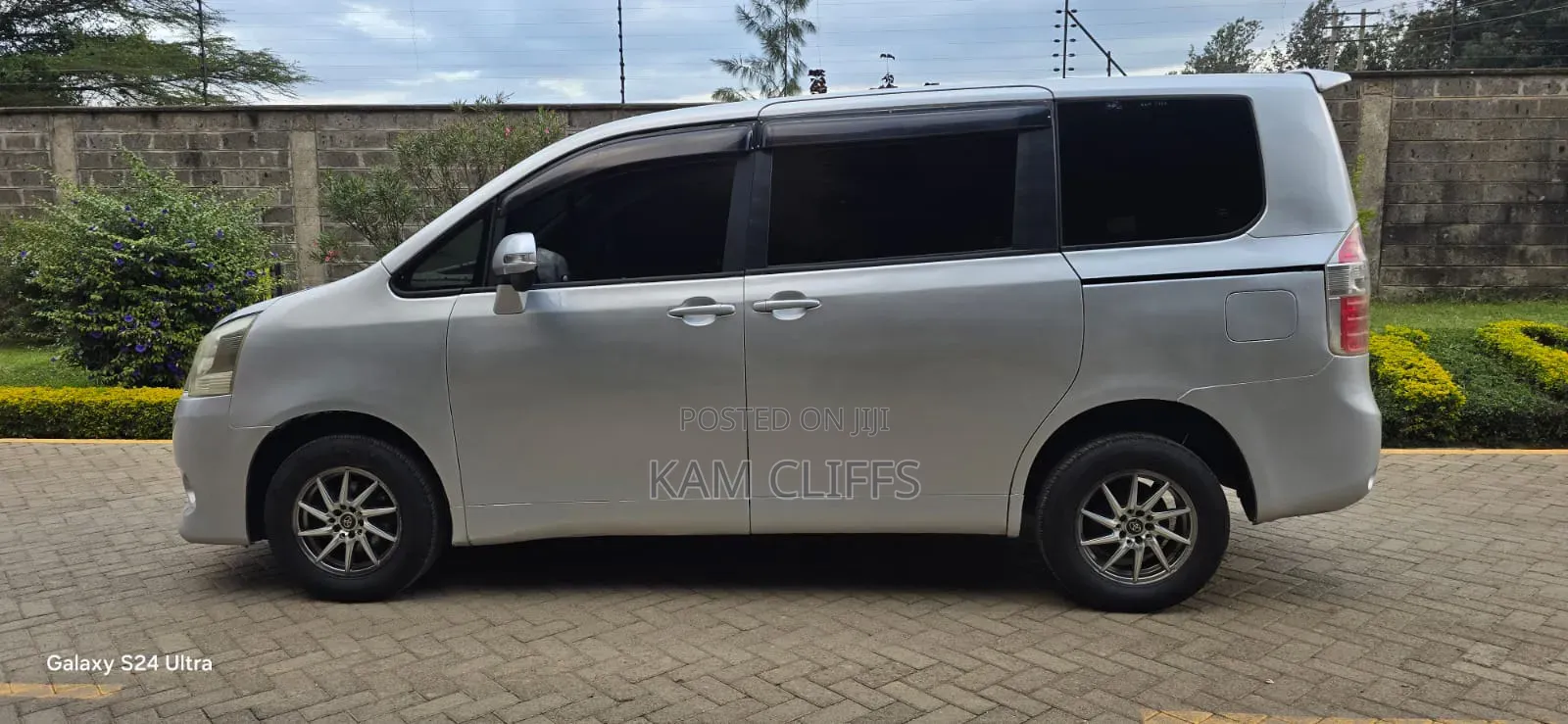 Toyota Noah 2011 Silver