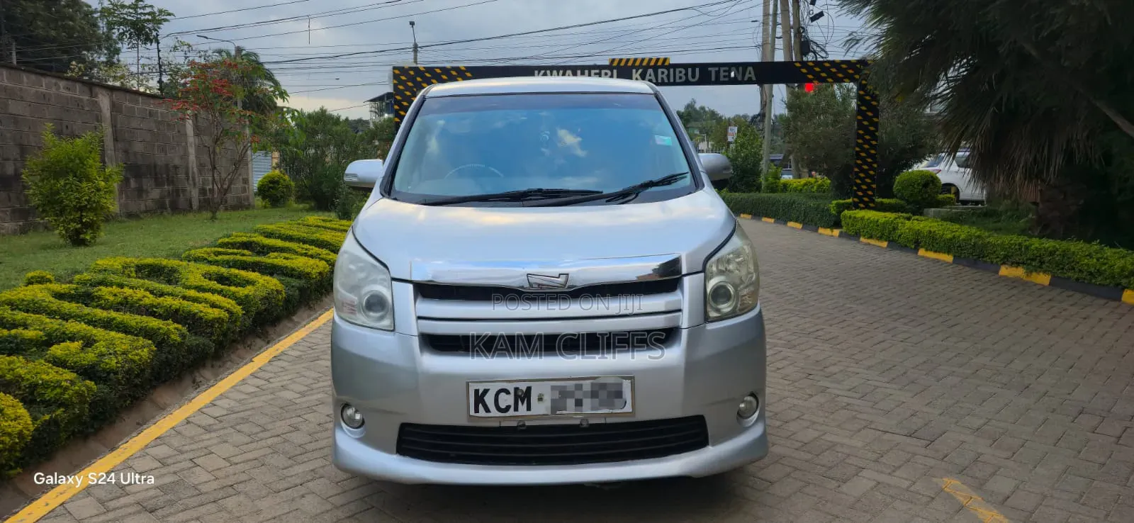 Toyota Noah 2011 Silver