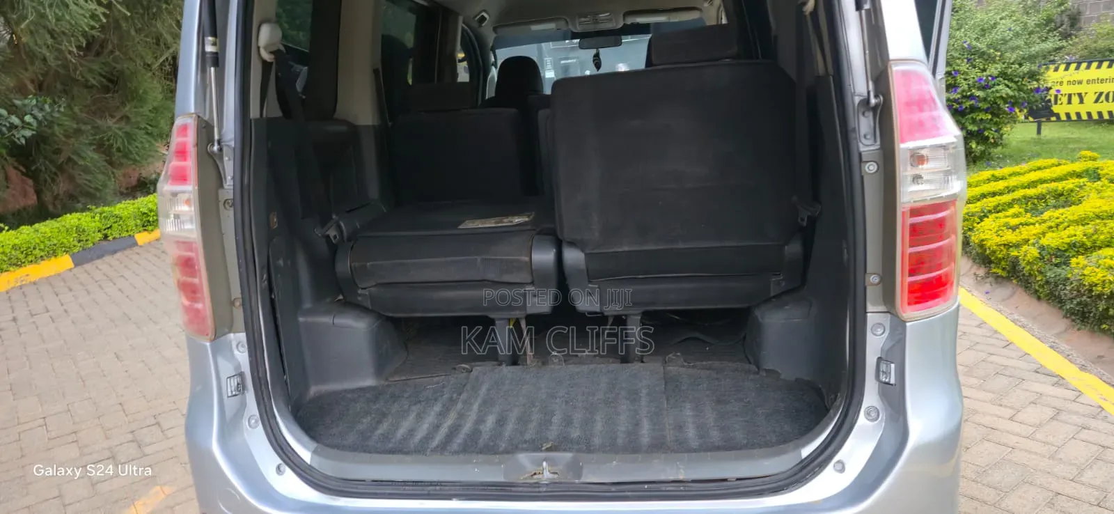 Toyota Noah 2011 Silver