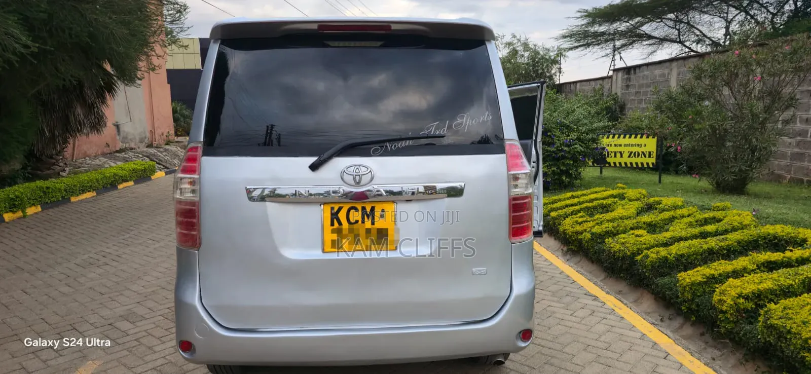 Toyota Noah 2011 Silver