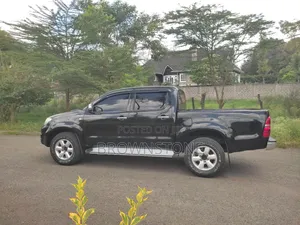 Toyota Hilux 2011 Black