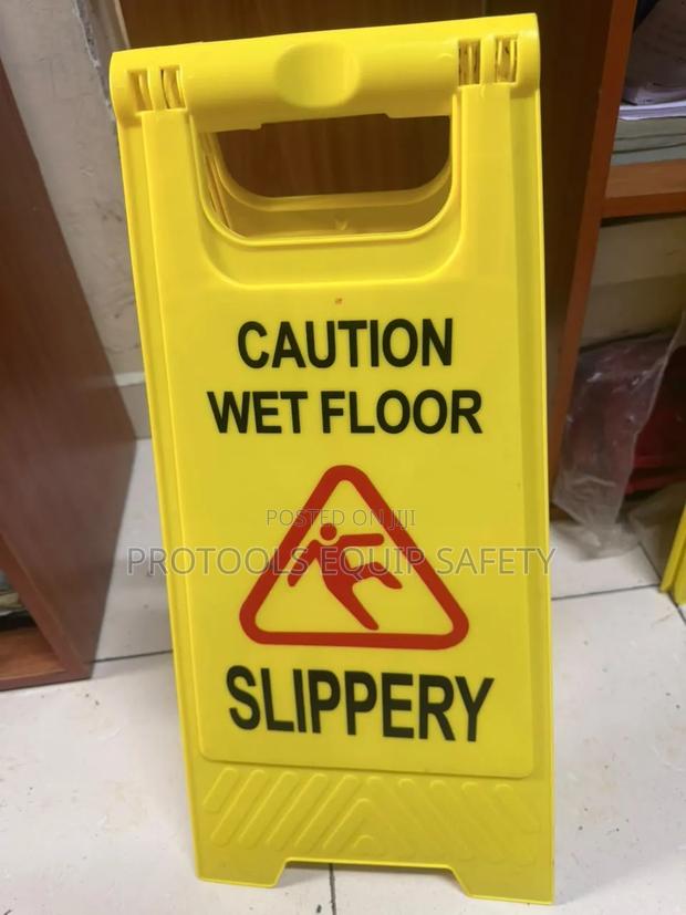 Caution Wet/Slippery Floor Safety Sign