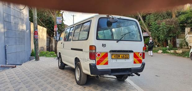 Toyota HiAce 2004 White - thumbnail 2