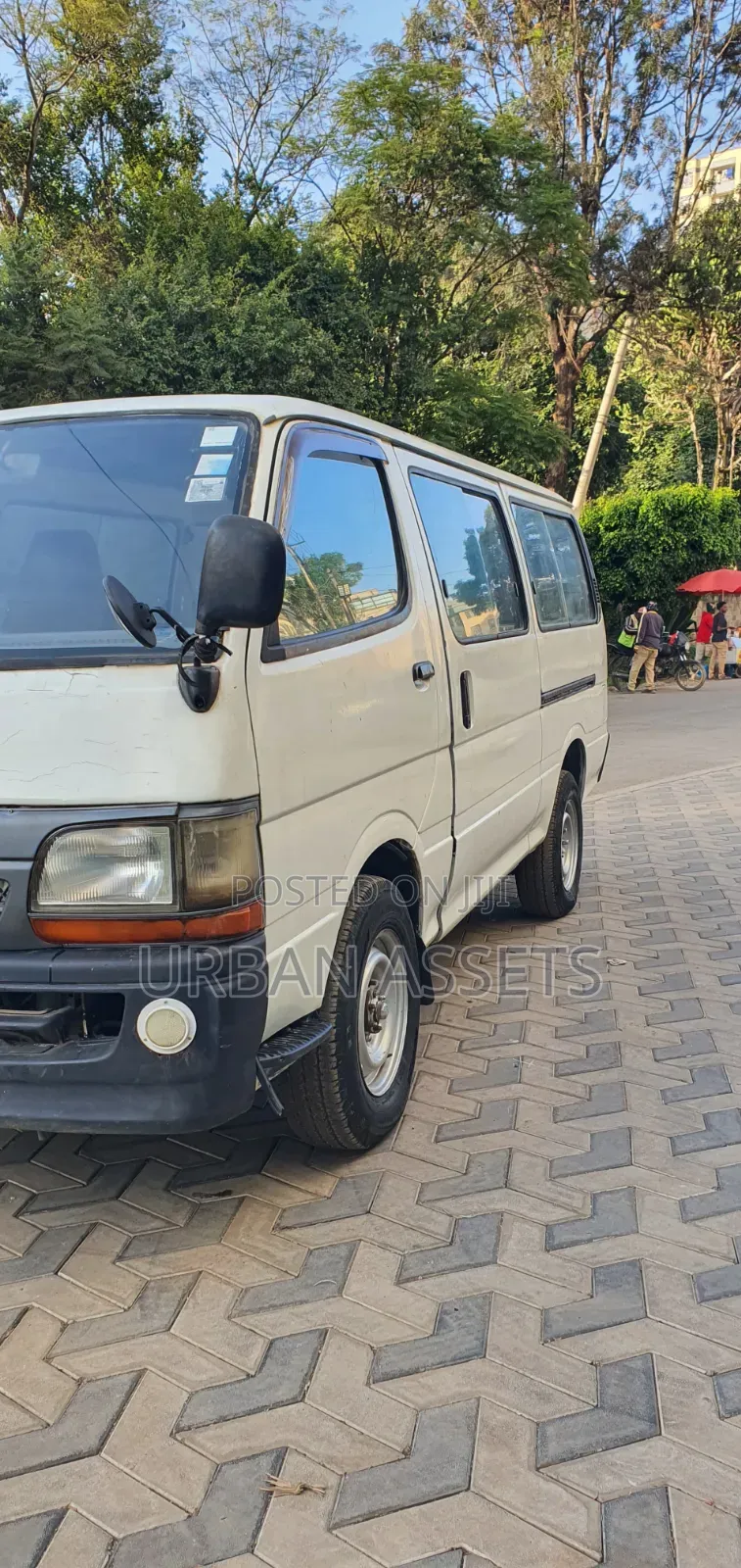 Toyota HiAce 2004 White