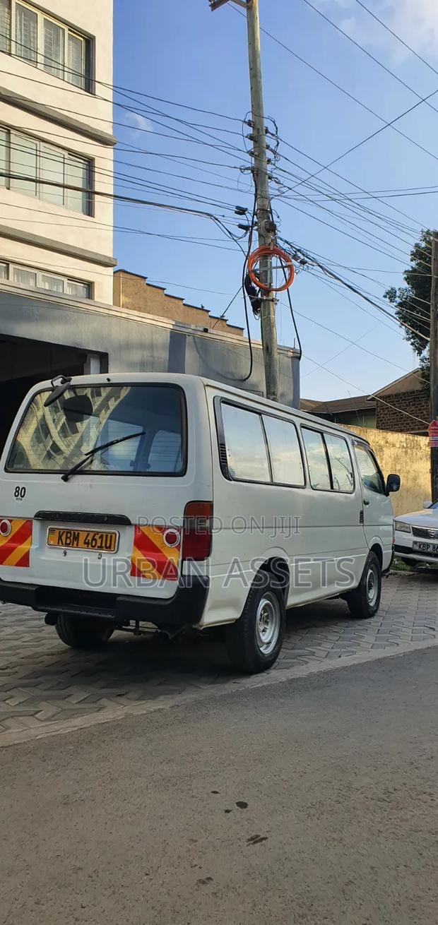 Toyota HiAce 2004 White - thumbnail 4