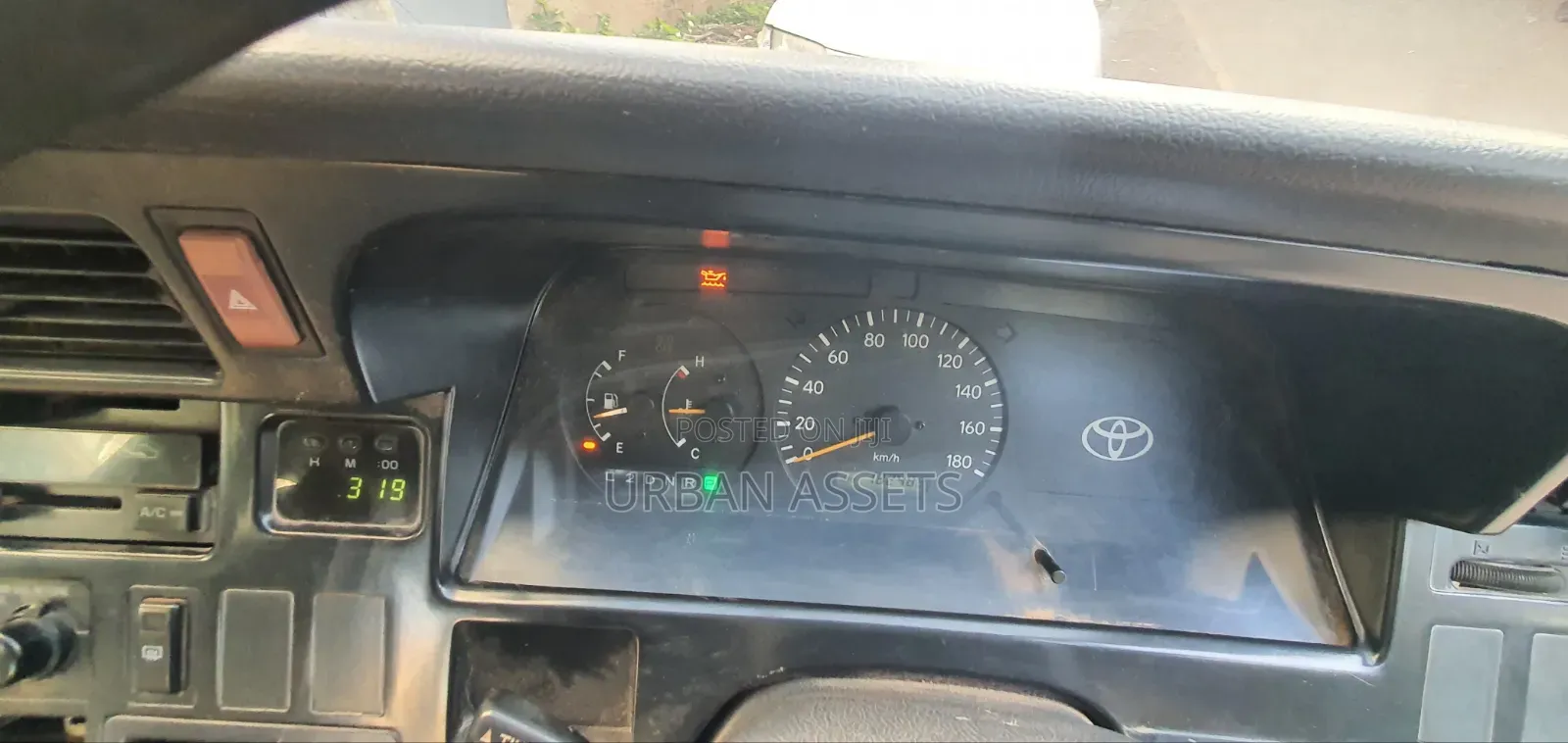 Toyota HiAce 2004 White