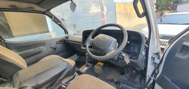 Toyota HiAce 2004 White - thumbnail 7