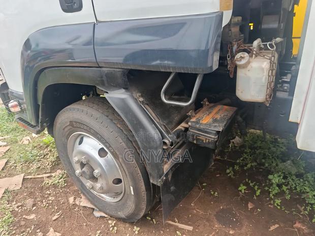 Isuzu Frr90 Covered Body 2023 - thumbnail 4