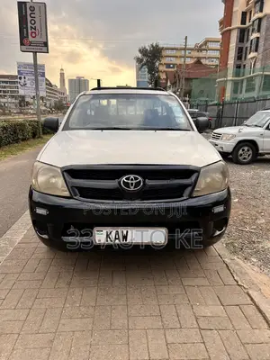 Toyota Hilux 2006 White