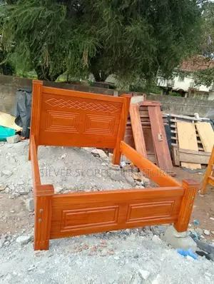4x6 Solid Mahogany Wood Bed.