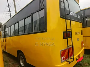 Isuzu NQR 2014 Yellow