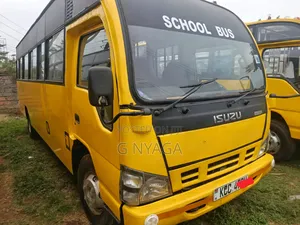 Isuzu NQR 2014 Yellow