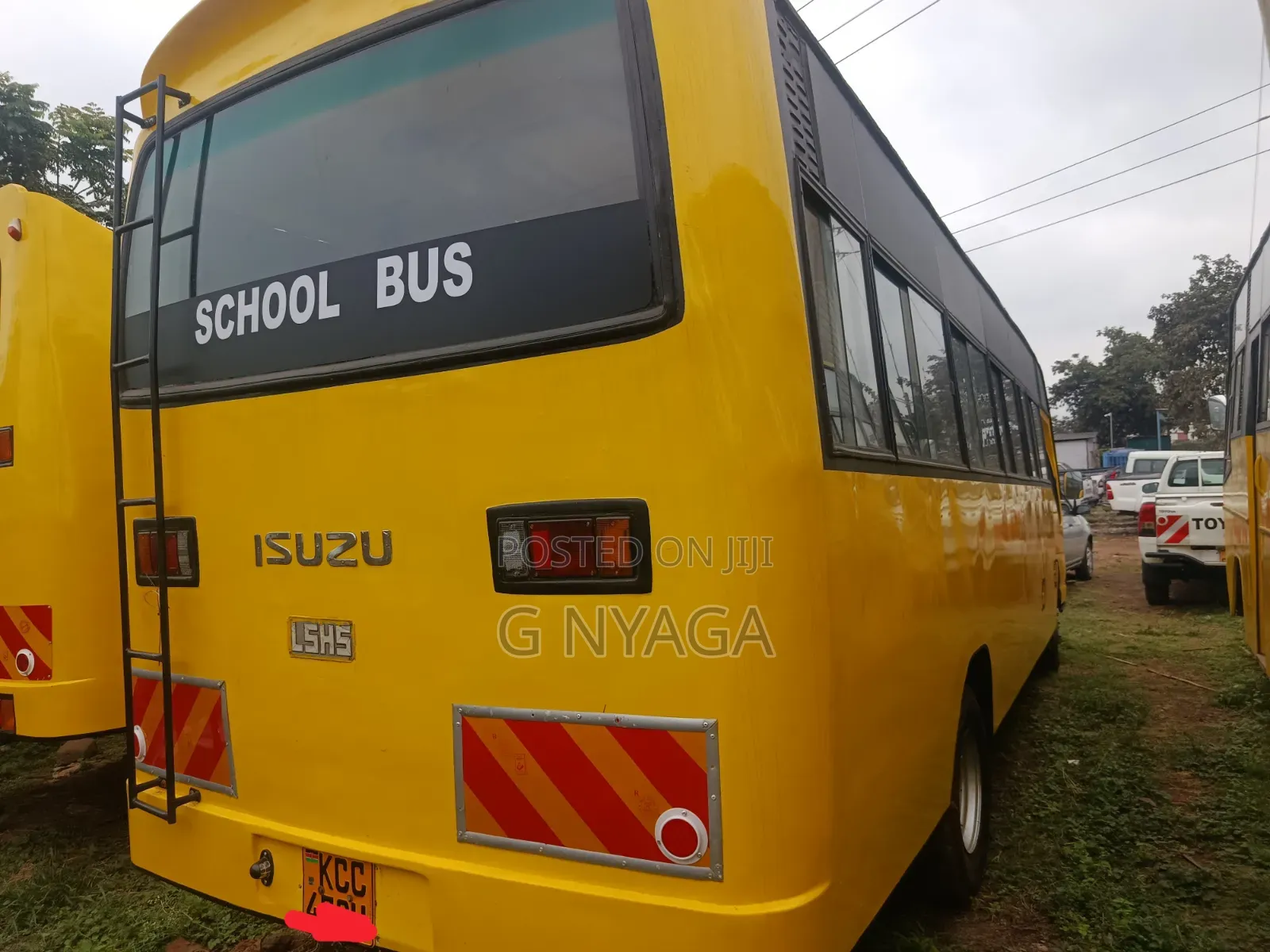 Isuzu NQR 2014 Yellow