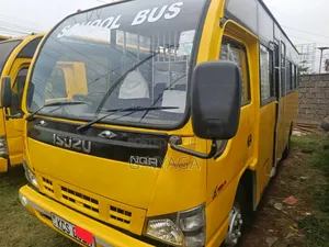 Isuzu NQR 2018 Yellow
