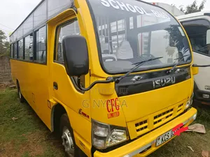 Isuzu NQR 2018 Yellow