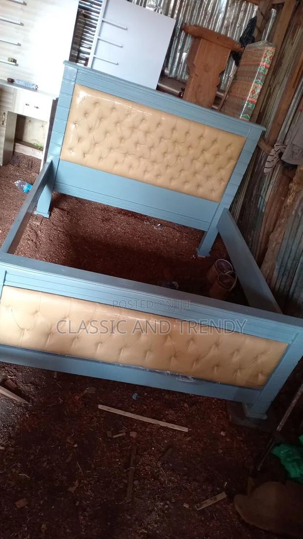 4x6 Stylish Blue and Cream Bed - thumbnail 2