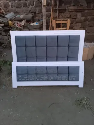 4x6 Grey and White Mocket Bed