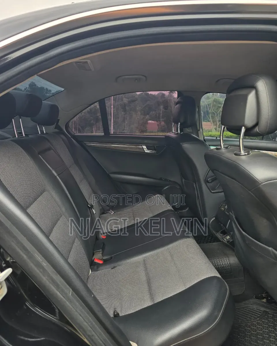 Mercedes-Benz C200 2010 Black