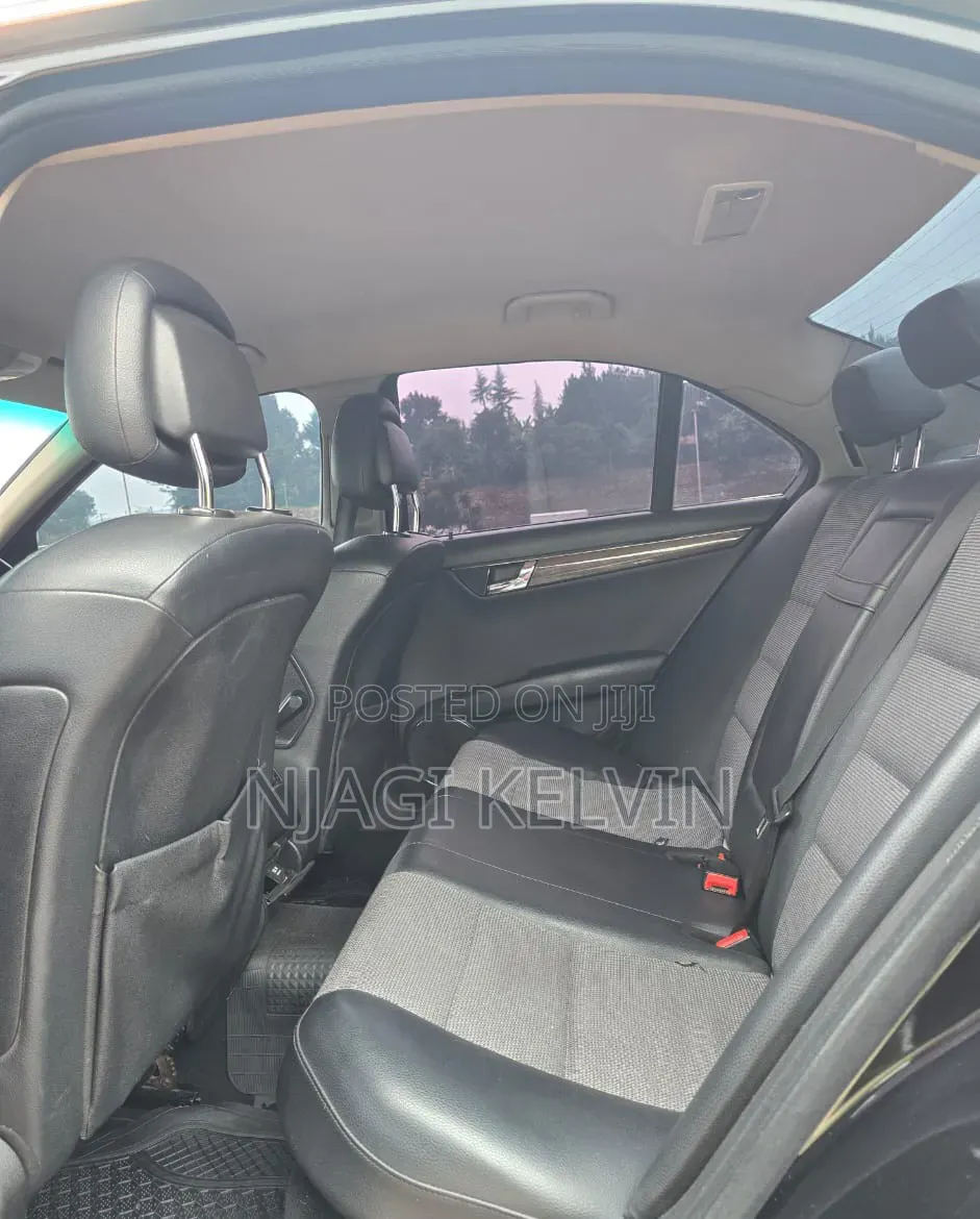 Mercedes-Benz C200 2010 Black