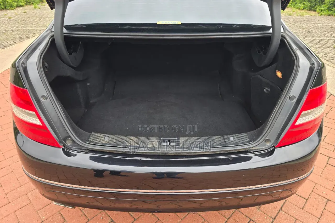 Mercedes-Benz C200 2010 Black